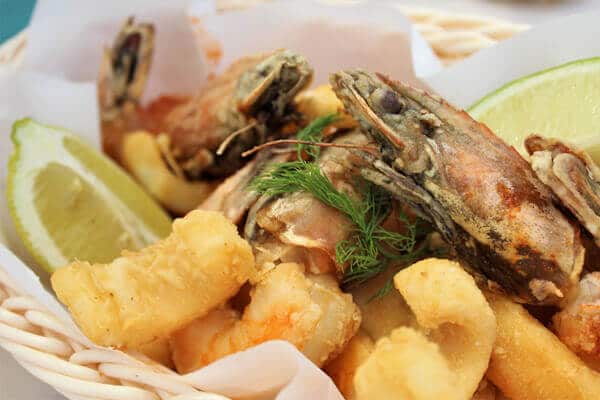 Basket of fried calamari and shrimps - Main Course -Pomodoro restaurant
